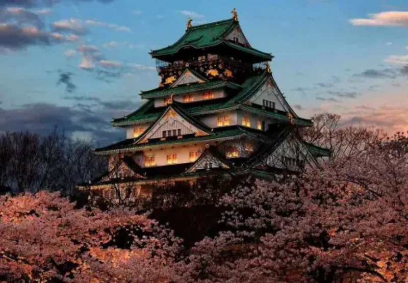 Bên trong lâu đài Osaka, bảo tàng lịch sử trưng bày hiện vật về Toyotomi Hideyoshi